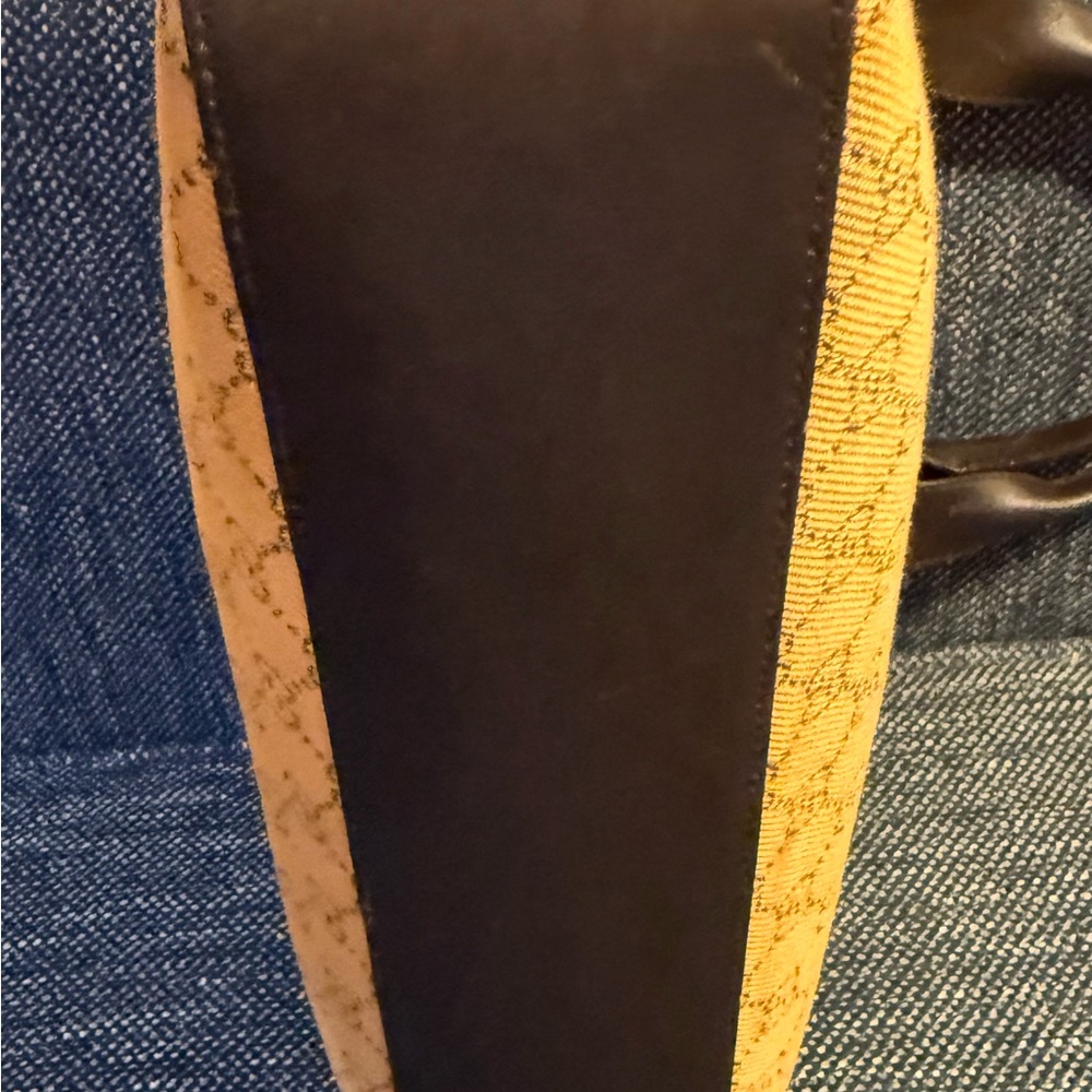 GUCCI AUTHENTIC GG SUPREME WITH LEATHER ACCENTS BAG. EUC. - Picture 6 of 11